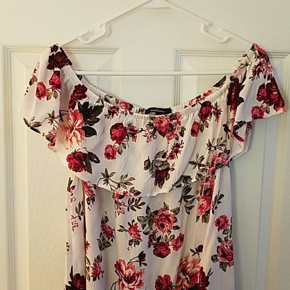 Off the shoulder floral dress - Picture 2 of 5